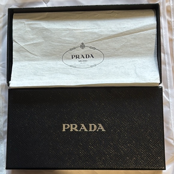 🔥PRADA Wallet🔥 - Picture 2 of 16